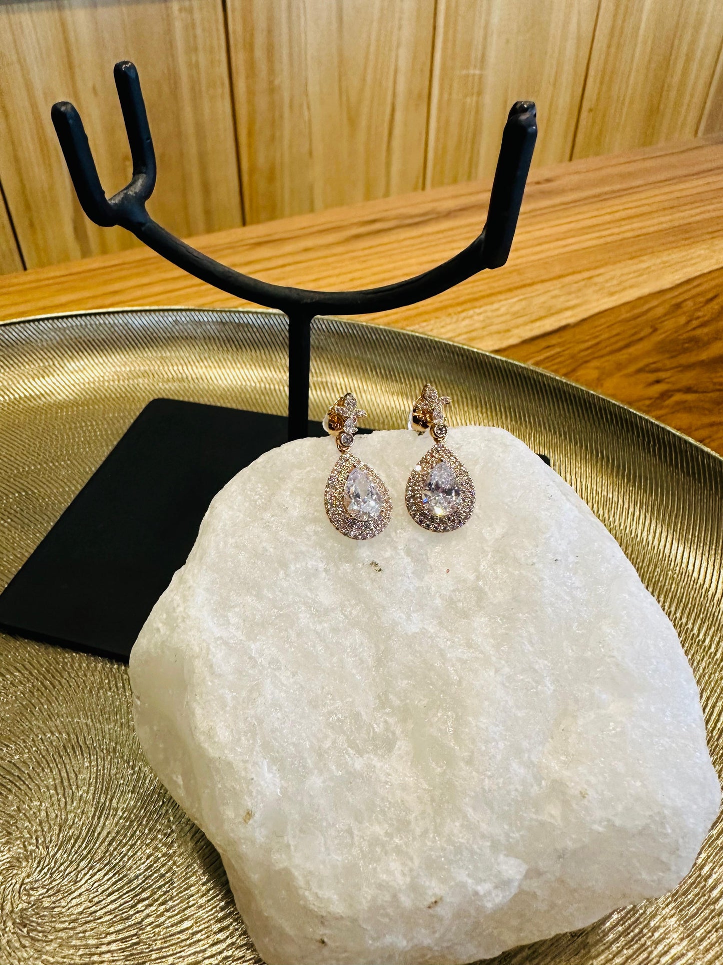 Pendientes colgantes de lágrima de diamantes